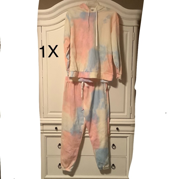 Bobbie Brooks Other - 2 piece woman’s tie dye jog set 1X, new with tags, cuffs, hood
